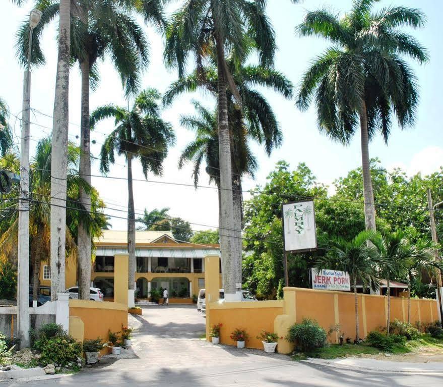 Palm Bay Guest House & Restaurant 몬테고 베이 외부 사진
