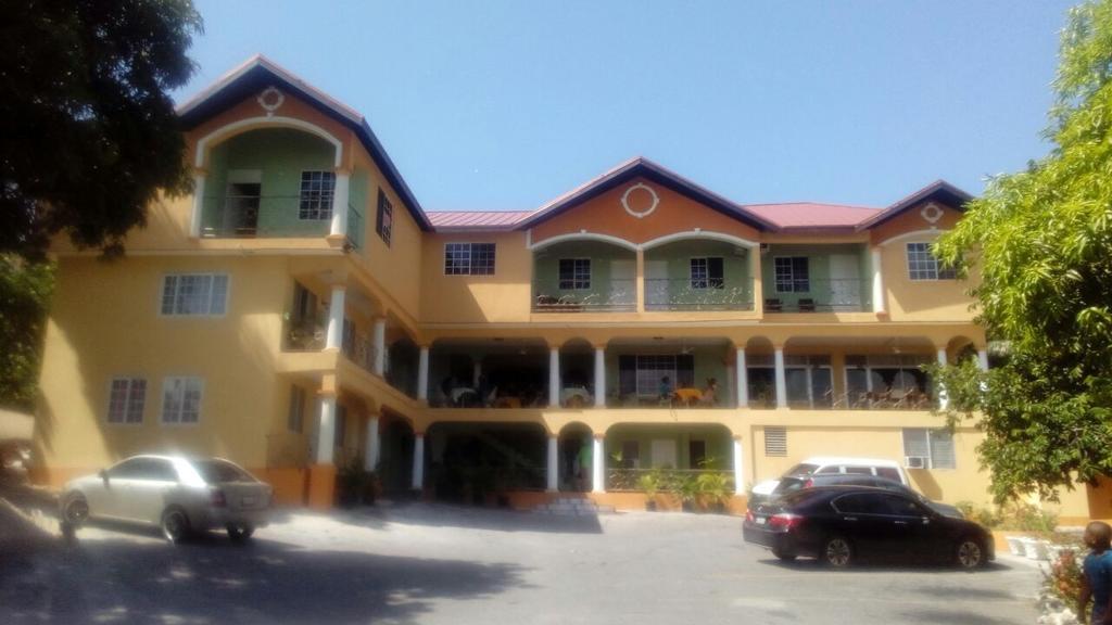 Palm Bay Guest House & Restaurant 몬테고 베이 외부 사진