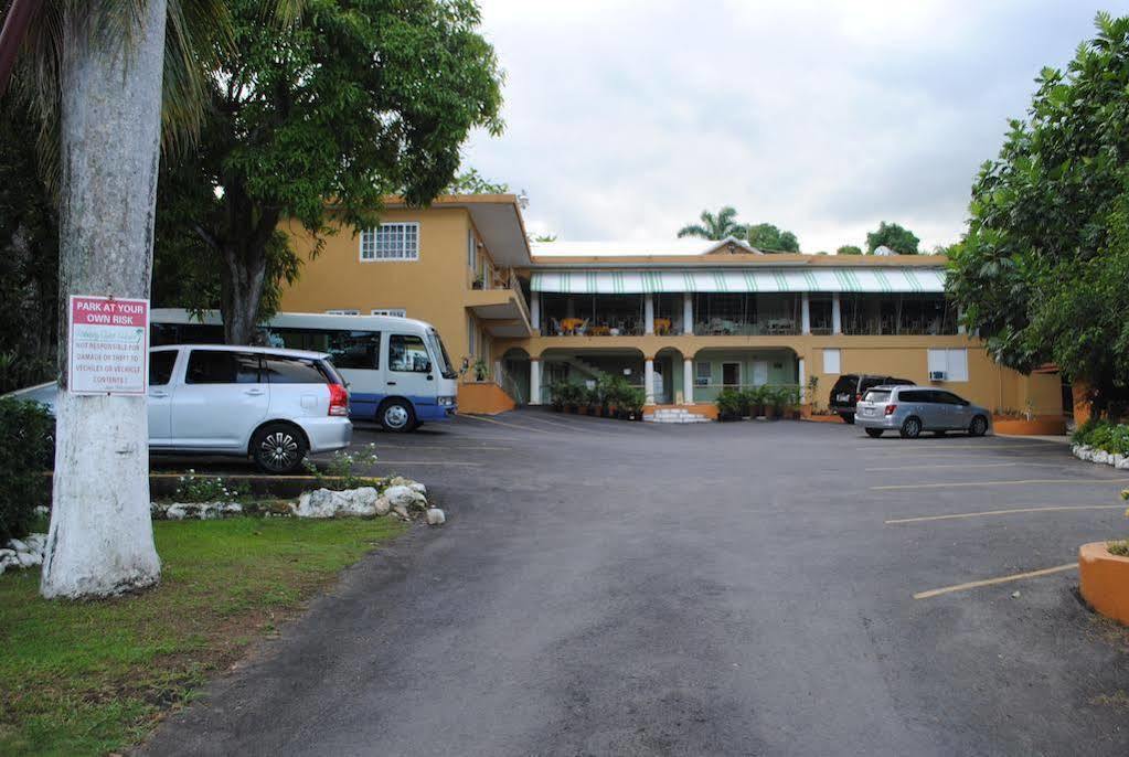 Palm Bay Guest House & Restaurant 몬테고 베이 외부 사진