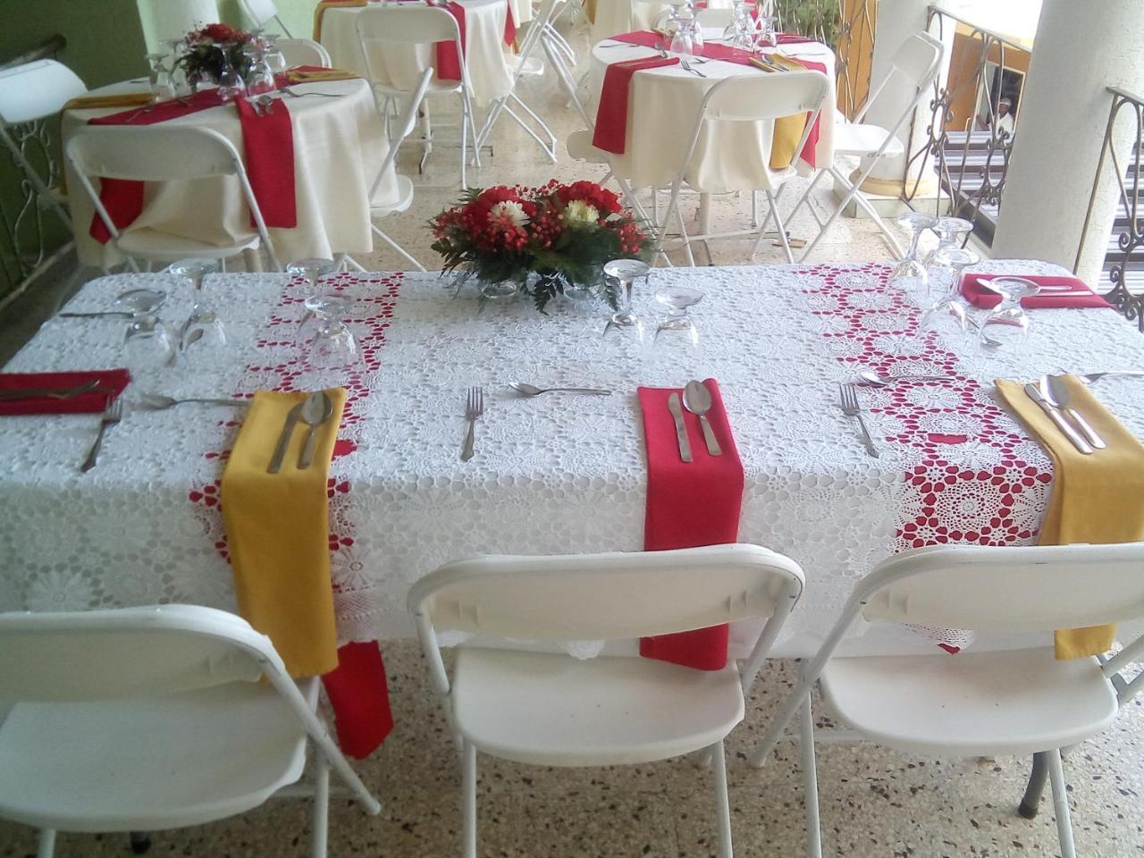 Palm Bay Guest House & Restaurant 몬테고 베이 외부 사진
